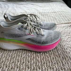 Women's Brooks Adrenaline 25 in Gray and Pink